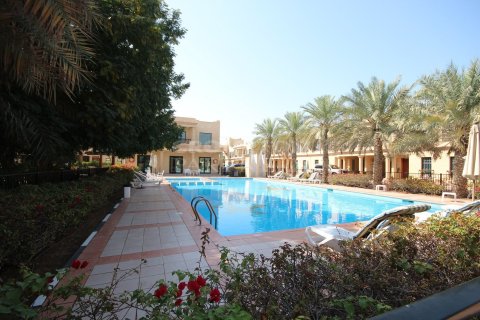 Villa de 4 chambres à Al Salam Street, UAE No. 4015 2