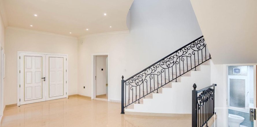 5 bedrooms Villa in Umm Suqeim, UAE No. 194645