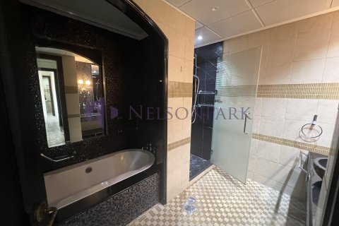 3 bedrooms Apartment in Doha, Qatar No. 60933 11