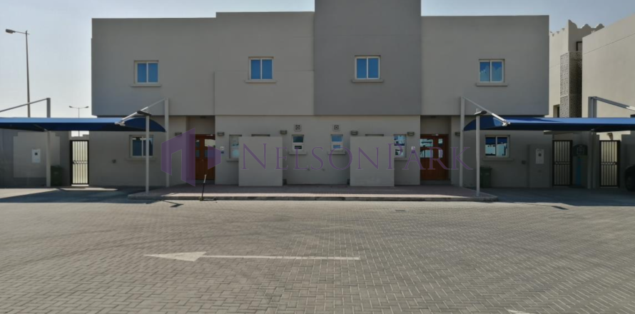 4 bedrooms Villa in Doha, Qatar No. 60924