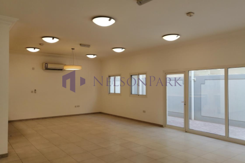 4 bedrooms Villa in Doha, Qatar No. 60924 3