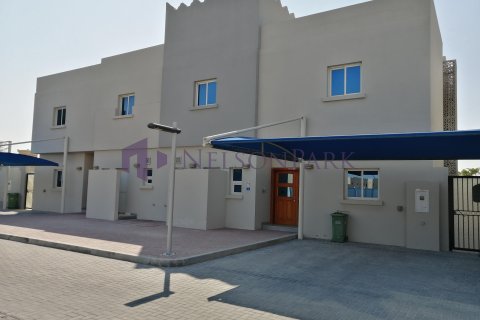 4 bedrooms Villa in Doha, Qatar No. 60924 10