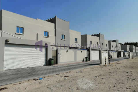 4 bedrooms Villa in Doha, Qatar No. 60924 2
