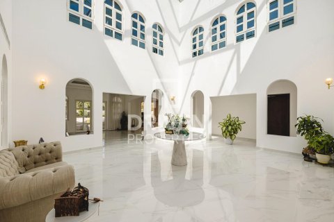 Villa de 5 dormitorios en Hacienda, UAE No. 188465 4