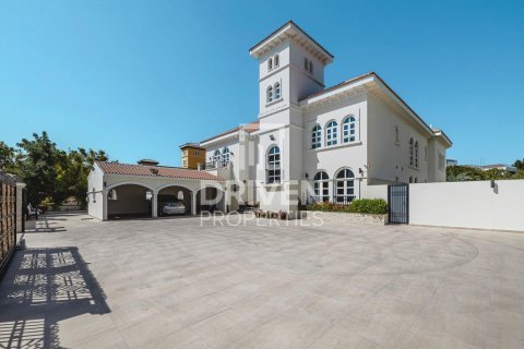 Villa de 5 dormitorios en Hacienda, UAE No. 188465