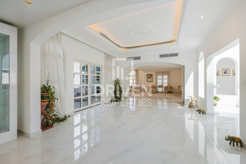 Villa de 5 dormitorios en Hacienda, UAE No. 188465 9