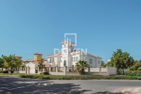Villa de 5 dormitorios en Hacienda, UAE No. 188465 30