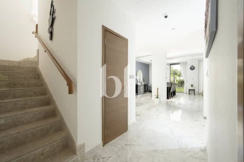 Villa de 4 dormitorios  No. 114202 3