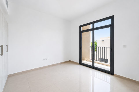 3 bedrooms Townhouse in Al Tai, UAE No. 195042 4