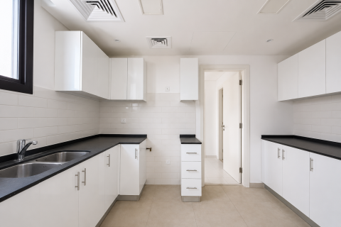 3 bedrooms Townhouse in Al Tai, UAE No. 195042 10