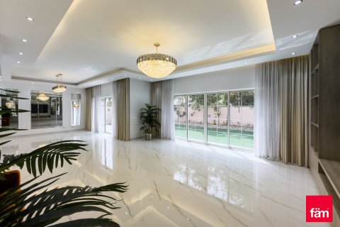 Villa de 4 dormitorios en Dubai, UAE No. 198688 3