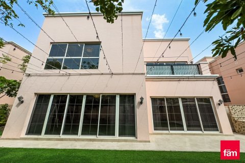 Villa de 4 dormitorios en Dubai, UAE No. 198688 11