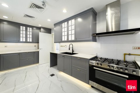 Villa de 4 dormitorios en Dubai, UAE No. 198688 9