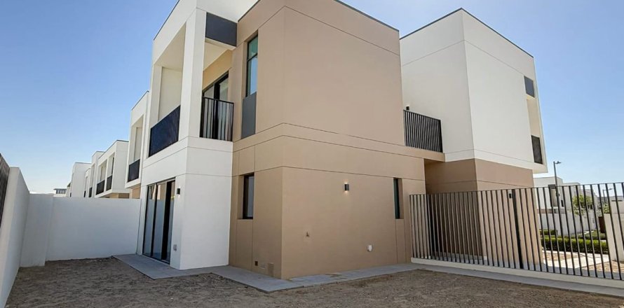 Villa de 4 dormitorios en Dubai, UAE No. 163998