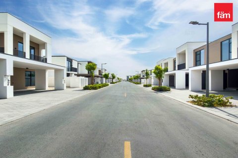 3 bedrooms Villa in Dubai, UAE No. 210563 13