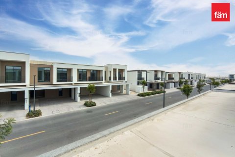 3 bedrooms Villa in Dubai, UAE No. 210563
