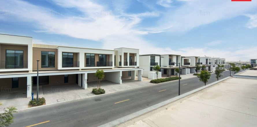 3 bedrooms Villa in Dubai, UAE No. 210563