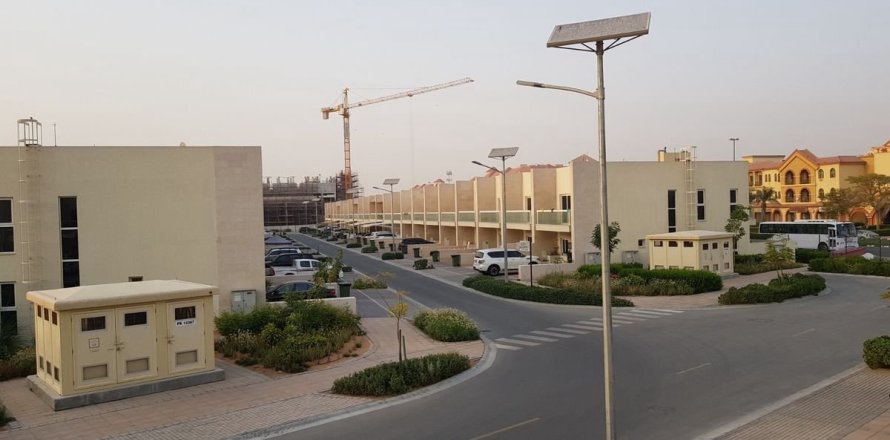 3 bedrooms Villa in International City, UAE No. 184448