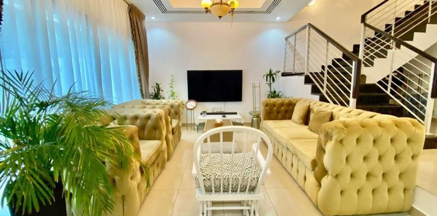 Townhouse de 4 dormitorios en Dubai, UAE No. 184445