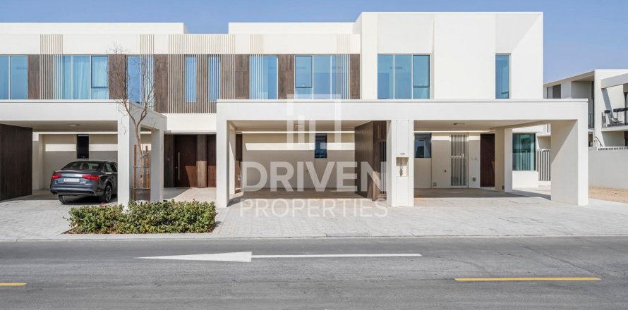 Townhouse de 3 dormitorios en The Valley, UAE No. 202728