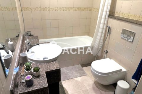 Studio Apartment in Bay Central, UAE No. 200317 7