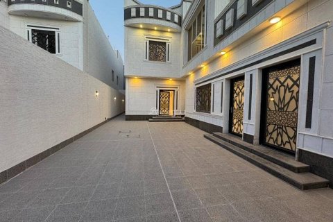 Villa de 6 dormitorios en Khobar, Saudi Arabia No. 60372 3