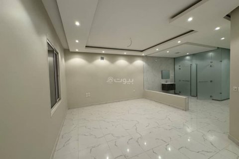 6 bedrooms Villa in Khobar, Saudi Arabia No. 60368 11