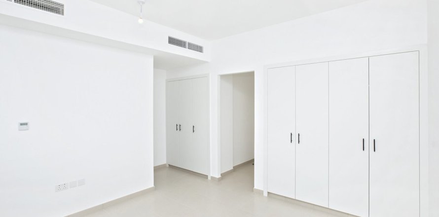 Таунхаус с 3 спальнями в Town Square, ОАЭ №144150