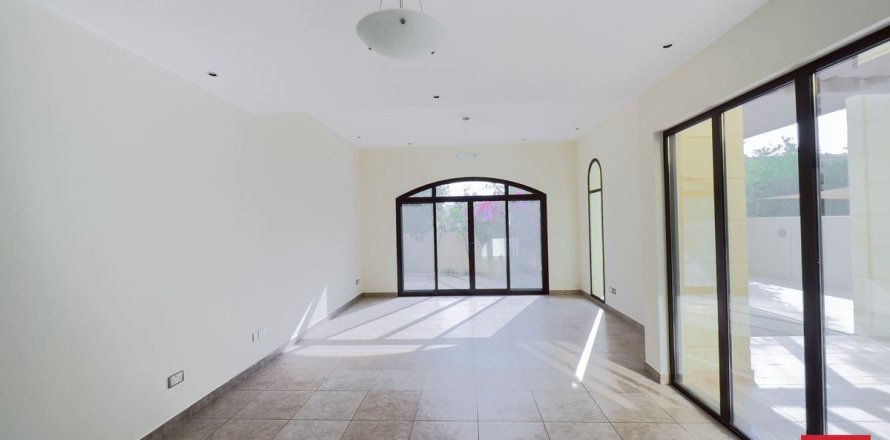 4 bedrooms Townhouse in Dubai, UAE No. 169345