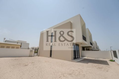 Townhouse de 4 dormitorios  No. 112772 2