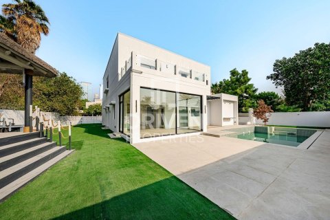 Вилла с 4 спальнями в Meadows, ОАЭ №138633 3