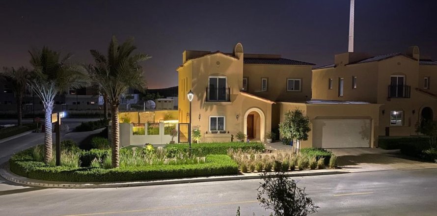 Villa de 5 chambres à Dubai, UAE No. 163985