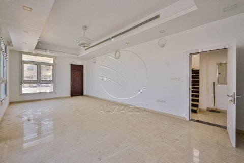 Villa de 4 dormitorios en Abu Dhabi, UAE No. 27641 5