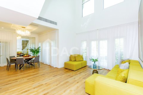 4 bedrooms Villa in Canal Cove Villas, UAE No. 161270 9