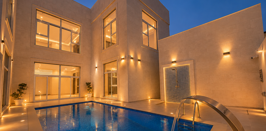 7 bedrooms Villa in Dubai, UAE No. 208909