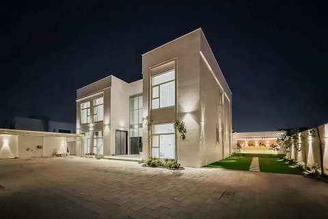 7 bedrooms Villa in Dubai, UAE No. 208909 5