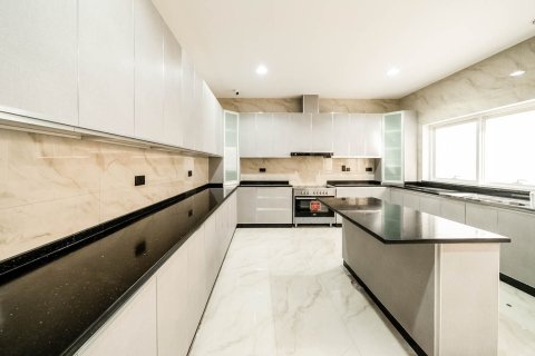 7 bedrooms Villa in Dubai, UAE No. 208909 16