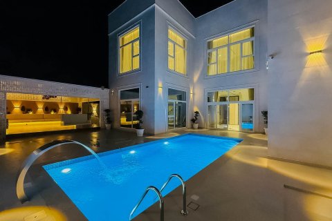 7 bedrooms Villa in Dubai, UAE No. 208909 3