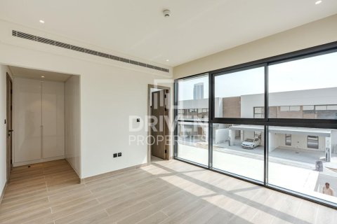 Вилла с 3 спальнями в Dubai Land, ОАЭ №193629 9
