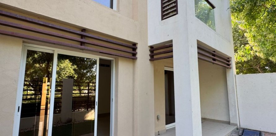 2 bedrooms Townhouse in Ras Al Khaimah, UAE No. 184058