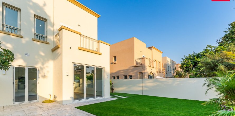 Вилла с 2 спальнями в Дубай, ОАЭ №137133