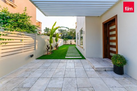 Вилла с 2 спальнями в Дубай, ОАЭ №137133 3