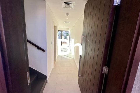 Townhouse de 3 dormitorios  No. 114610 2