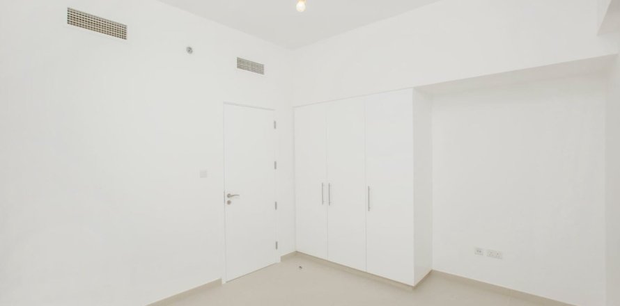 Квартира с 2 спальнями в Zahra Apartments, ОАЭ №187624