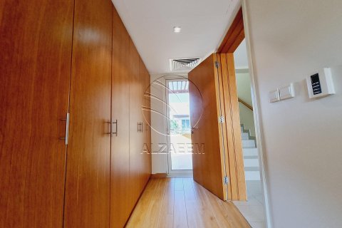 Villa de 3 chambres à Al Raha Gardens, UAE No. 89901 9