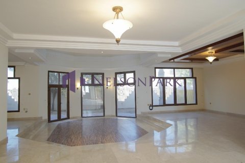 6 bedrooms Villa in Doha, Qatar No. 58320 10