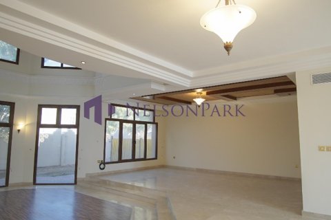 6 bedrooms Villa in Doha, Qatar No. 58320 11