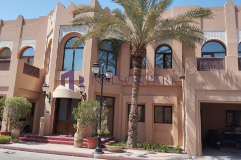 6 bedrooms Villa in Doha, Qatar No. 58320 1