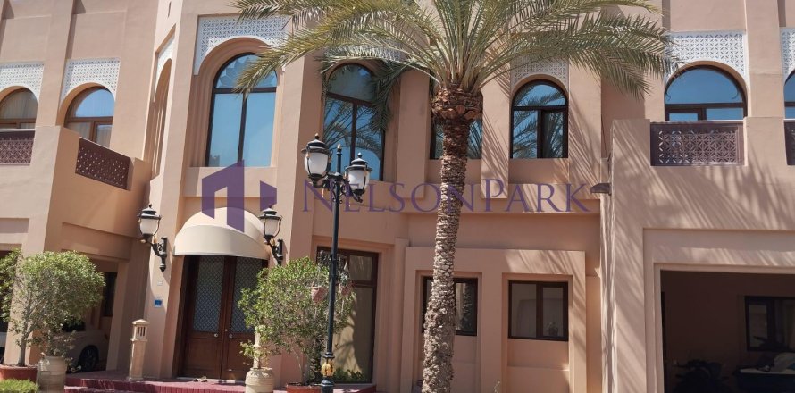 6 bedrooms Villa in Doha, Qatar No. 58320