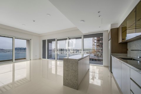 Квартира с 2 спальнями в EMAAR Beachfront, ОАЭ №78101 3